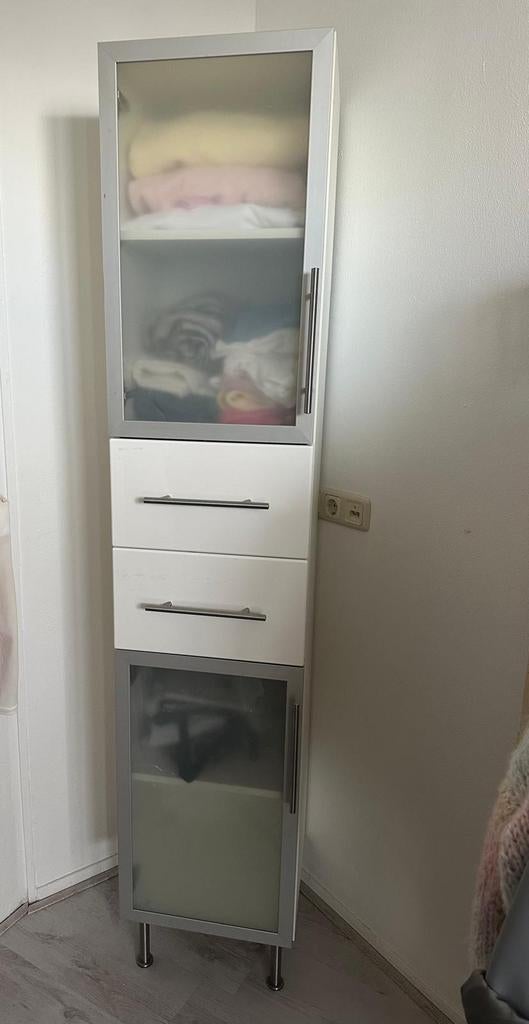 Hoge opbergkast met laden en deurtjes ( melkglas), Ophalen, 25 tot 50 cm, 150 tot 200 cm