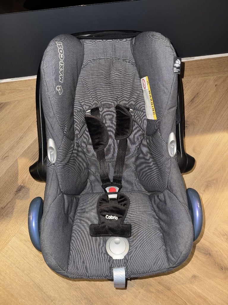 Maxi cosi Cabrio met zonneklep zwart / grijs, Ophalen of Verzenden, 0 t/m 13 kg, Maxi-Cosi, Gebruikt