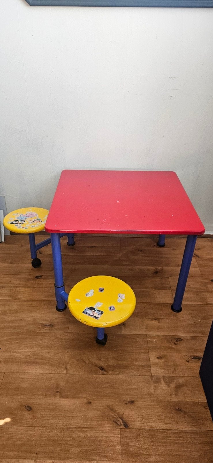 kinder tafel met stoeltjes, Kinderen en Baby's, Kinderkamer | Tafels en Stoelen, Ophalen, Nieuw, Tafel(s) en Stoel(en)