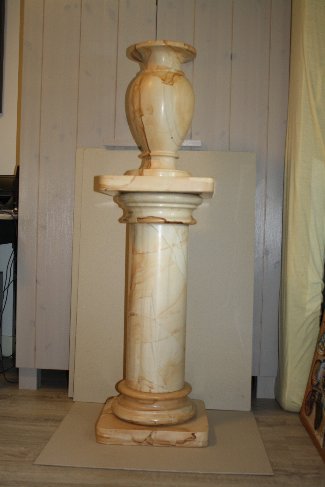 Antiek marmeren zuil met vaas, Antiek en Kunst, Ophalen of Verzenden