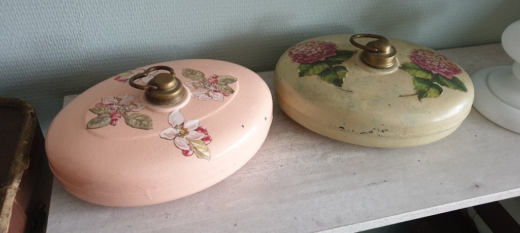 2 overgeschilderde antieke ovale bedkruiken, Antiek en Kunst, Ophalen of Verzenden