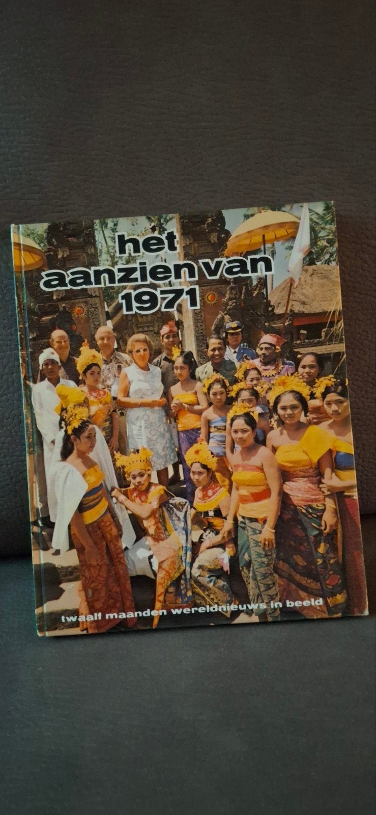 Het Aanzien van 1971 - Twaalf maanden wereldnieuws, Ophalen of Verzenden, Gelezen, Overige typen