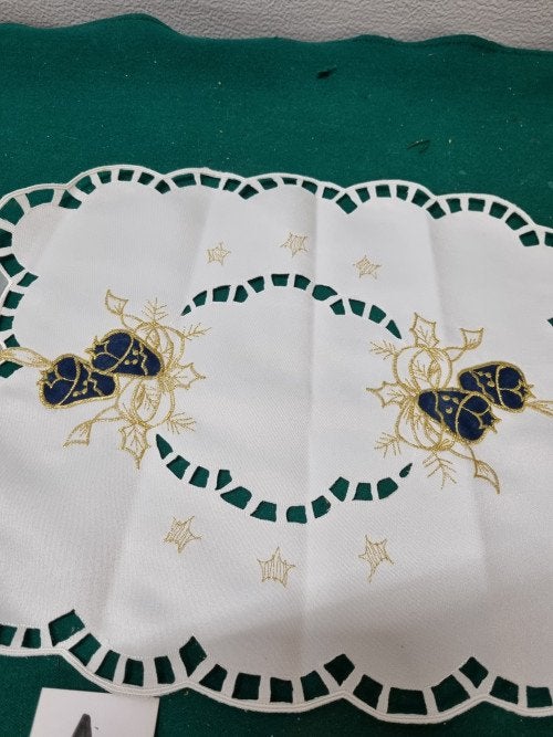 Kerst tafelkleed met blauwe bellen, Ophalen of Verzenden, 'T Olde Gre-j, Info@toldegrej.nl, Endepoelstraat 20f Didam