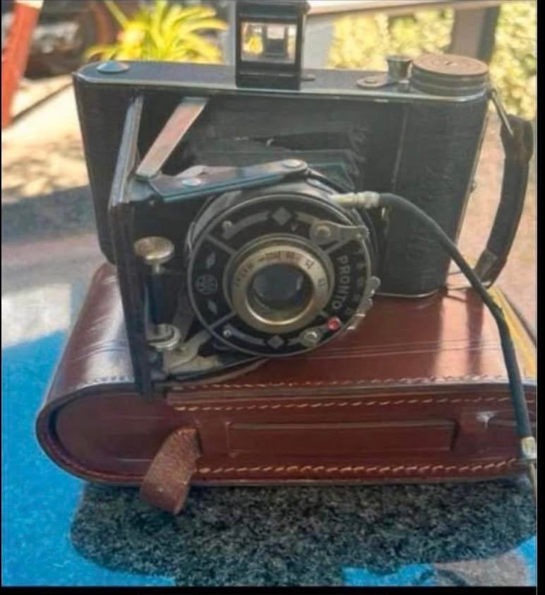 Oude opvouwbare camera met leren hoes, Audio, Tv en Foto, Fotocamera's Analoog, Ophalen, Gebruikt, Compact, Overige Merken