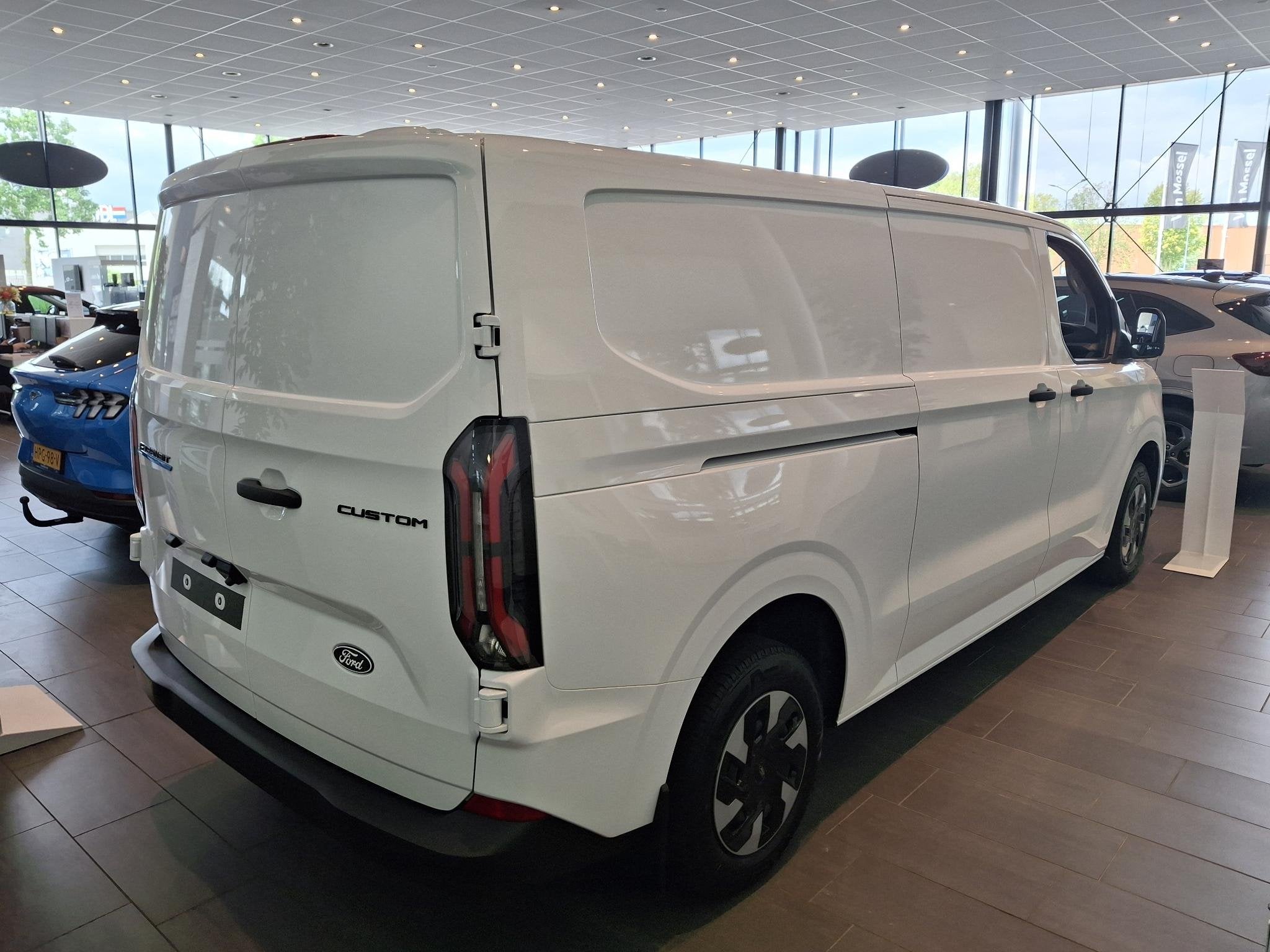 Ford E-Transit Custom Trend L2 71 kWh | Voorraad! | Cruise C, Auto's, Dealer onderhouden, Stof, Overige carrosserieën, Wit