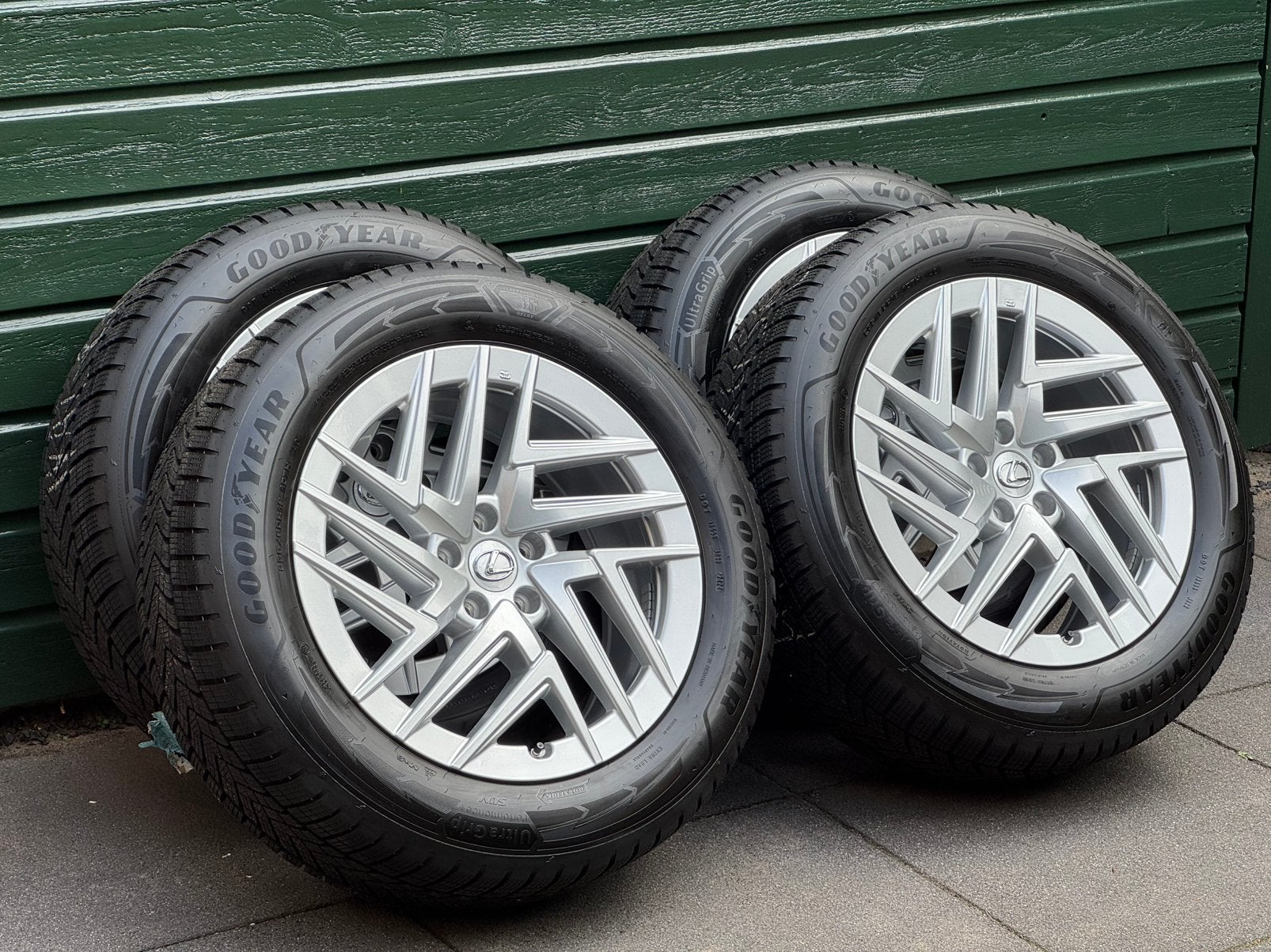 Originele Lexus RX450h+ Plug-in RX500h winterbanden 19”, 19 inch, Gebruikt, Banden en Velgen, 235 mm