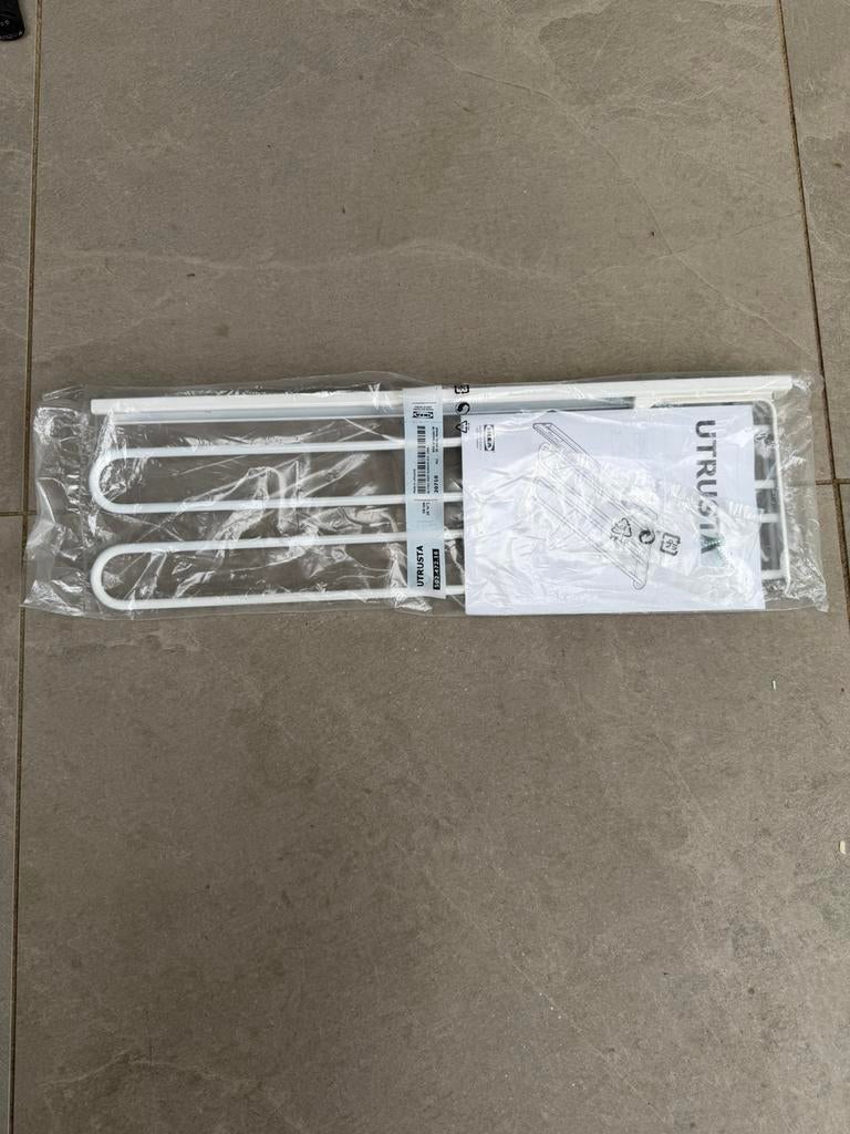 Ikea Utrusta uitschuifbaar handdoeken rekje, Huis en Inrichting, IKEA, Ophalen of Verzenden, Zo goed als nieuw, Metaal