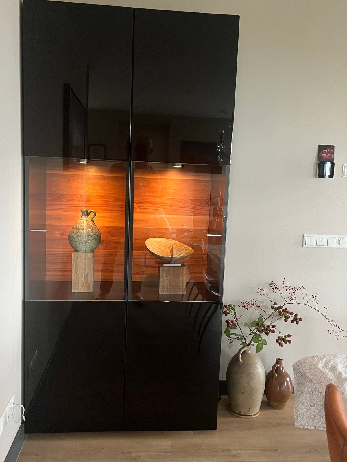 Moderne vitrinekast hoogglans zwart met verlichting, Ophalen, 100 tot 150 cm, 200 cm of meer, Zo goed als nieuw