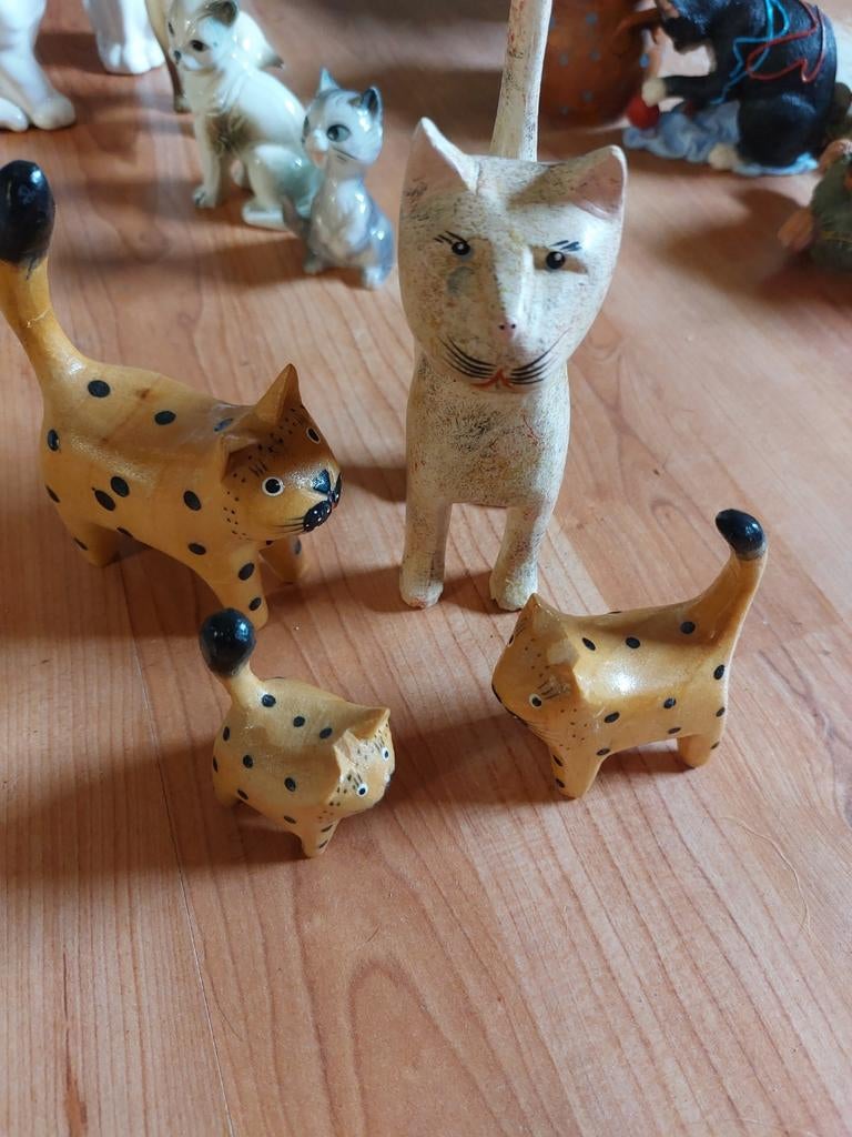Houten katten beeldjes, Verzamelen, Beelden en Beeldjes, Ophalen of Verzenden