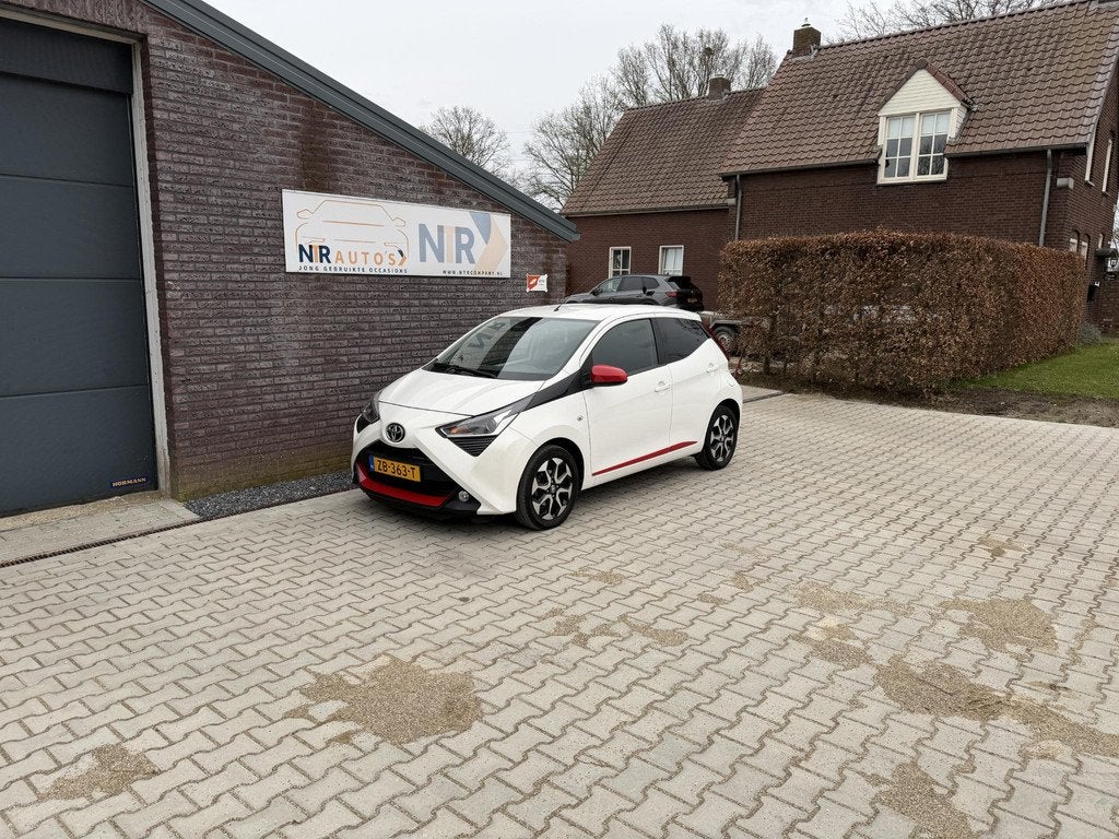 Toyota Aygo 1.0 VVT-i x-clusiv Lederen bekleding, camera, AP, Auto's, Toyota, Voorwielaandrijving, Stof, Gebruikt, Euro 6