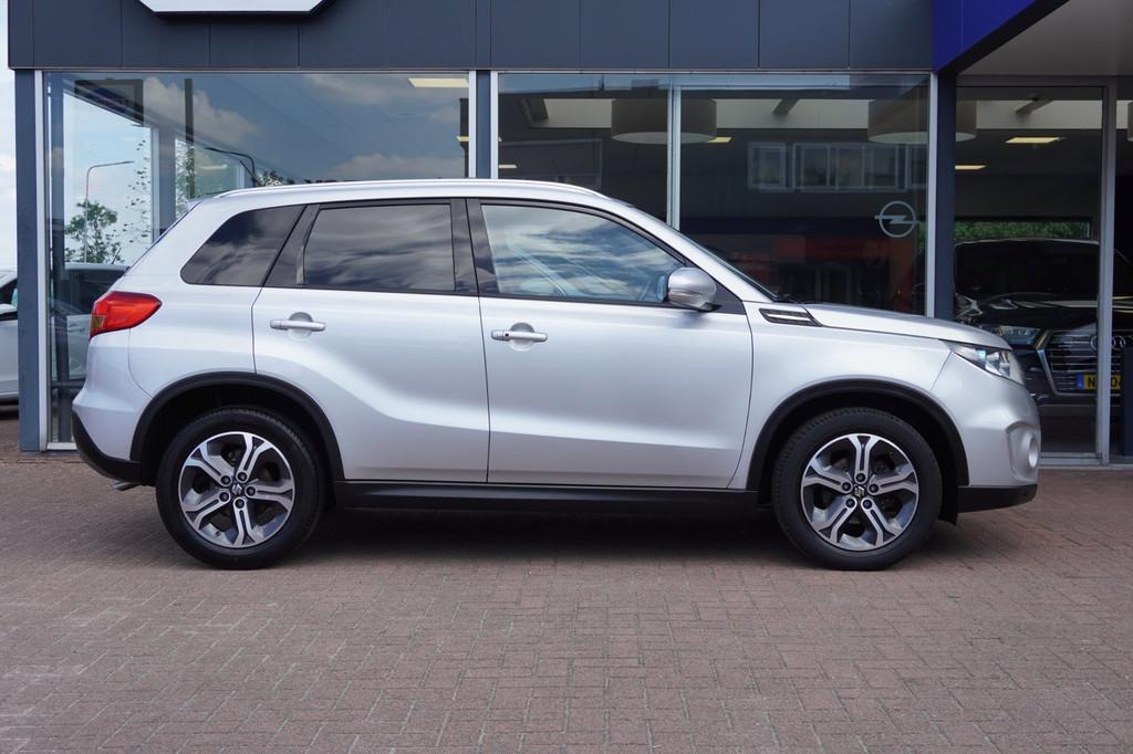 Suzuki Vitara 1.6 High Executive | Automaat | Trekhaak | Pan, Gebruikt, 4 cilinders, 1095 kg, 400 kg