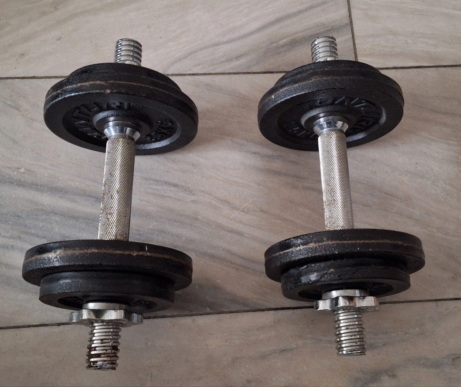 Tunturi dumbbells 2 stangen afsluiters 4 x 2 5 kg 4x 1,25 kg, Ophalen, Gebruikt, Armen, Dumbbell