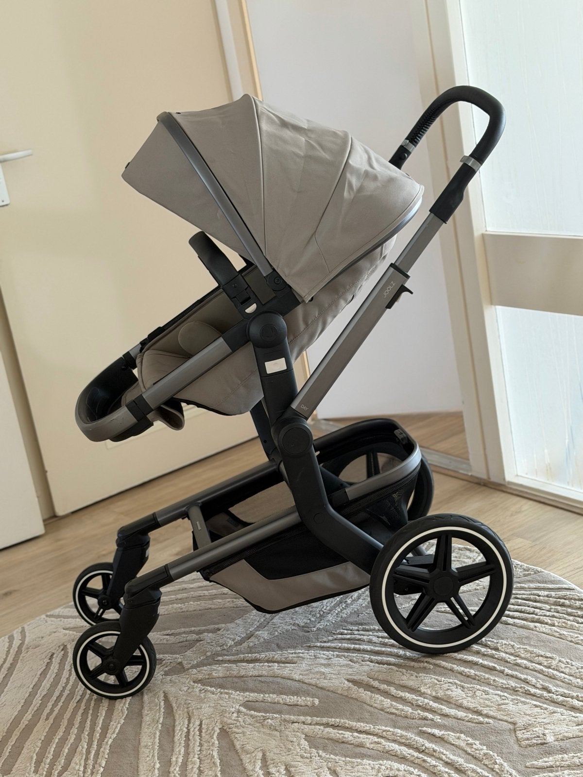 Joolz Day plus kinderwagen met reiswieg en voetenzak, Kinderen en Baby's, Kinderwagens en Combinaties, Ophalen of Verzenden, Zo goed als nieuw