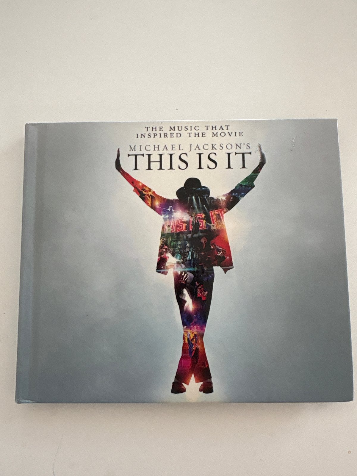 Michael Jackson - This Is It (CD Album) deluxe 2 cd, Cd's en Dvd's, Cd's | Pop, Pop, Ophalen of Verzenden, Zo goed als nieuw, Inclusief boekje