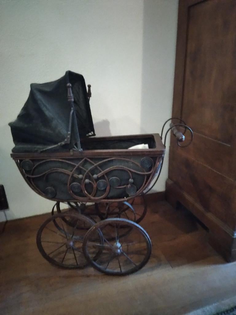 antieke poppenwagen / kinderwagen, Ophalen