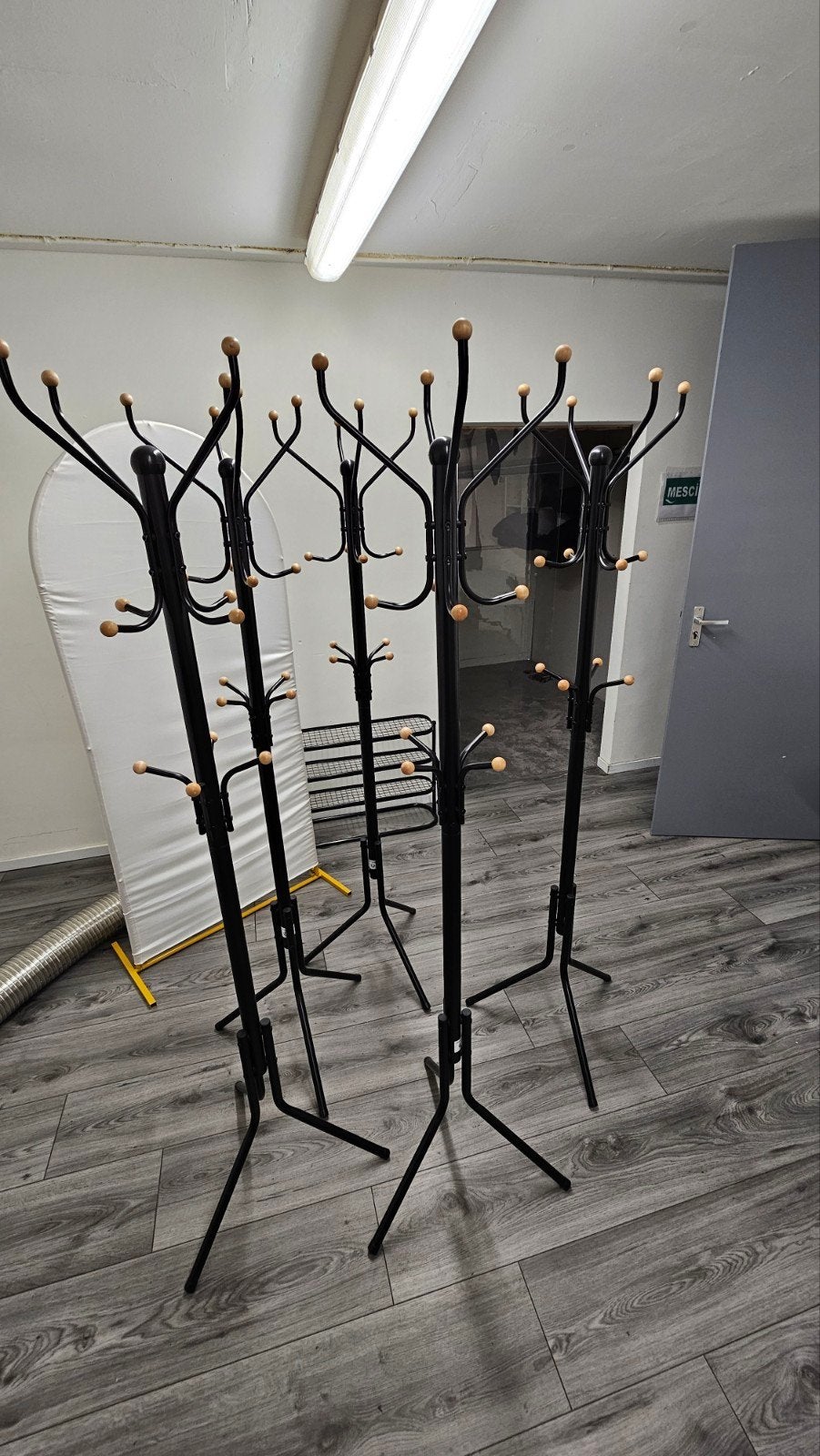 Set van 4 staande kapstokken - Zwart metaal met houten knop, Gebruikt, Ophalen of Verzenden, Metaal, Staande kapstok