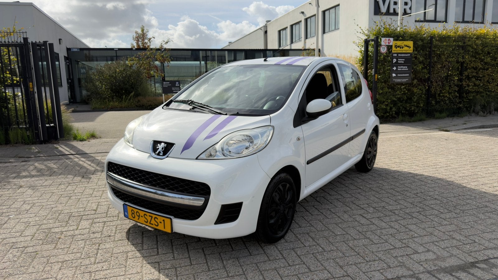 Peugeot 107 1.0 12V 5DR 2012 Wit km:108679 airco elecramen, Voorwielaandrijving, 4 stoelen, Origineel Nederlands, Handgeschakeld