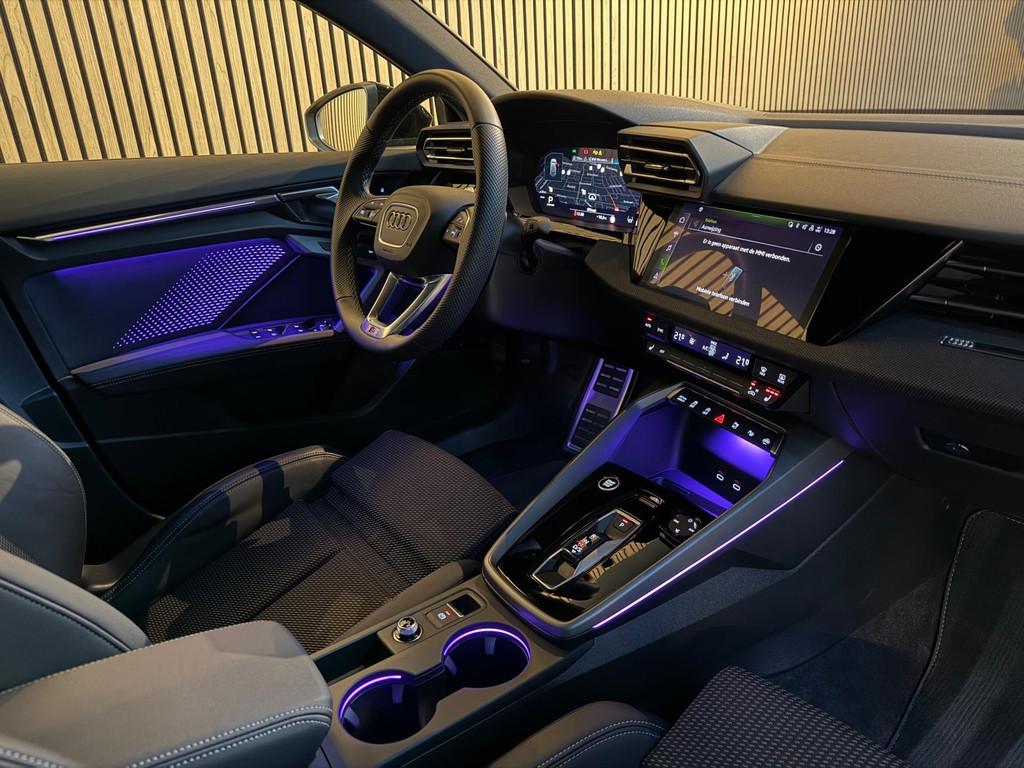 Audi A3 SPORTBACK 35 TFSI S Line - Pano - Matrix - Sonos, 1300 kg, 4 cilinders, Bedrijf, 19 km/l