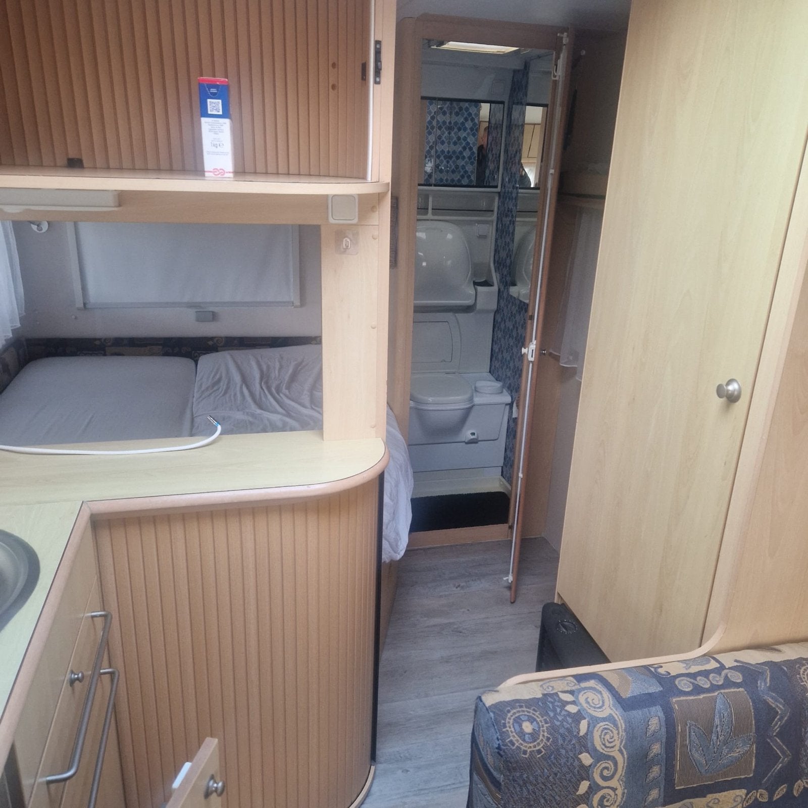 Chateau Calista 450 - Nette caravan met voortent, Chateau, Rondzit, Omvormbare zithoek, Particulier