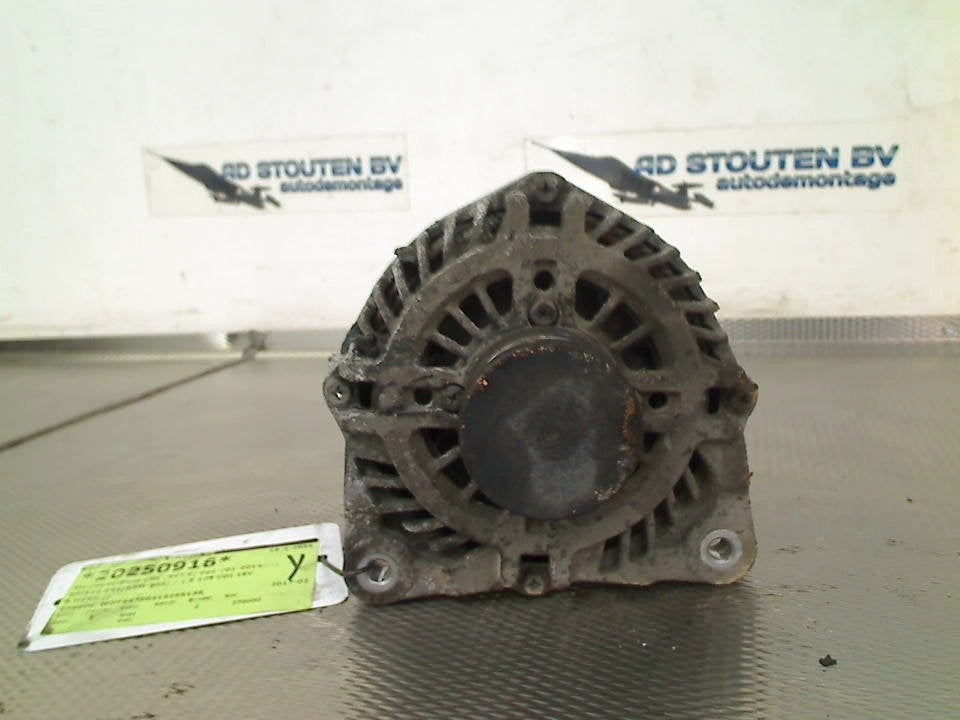 Dynamo Mercedes-Benz Vito (447.6) (2014-10/..), Gebruikt, Mercedes-Benz AG, Mercedes-Benz, Mercedesstraße 120, Stuttgart 70372, , Duitsland