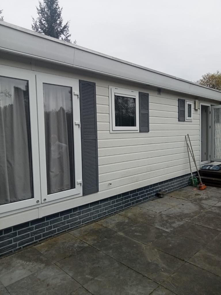 Te koop goed onderhouden kunstof chalet op RCN Zeewolde, Particulier, Rondzit, Airco