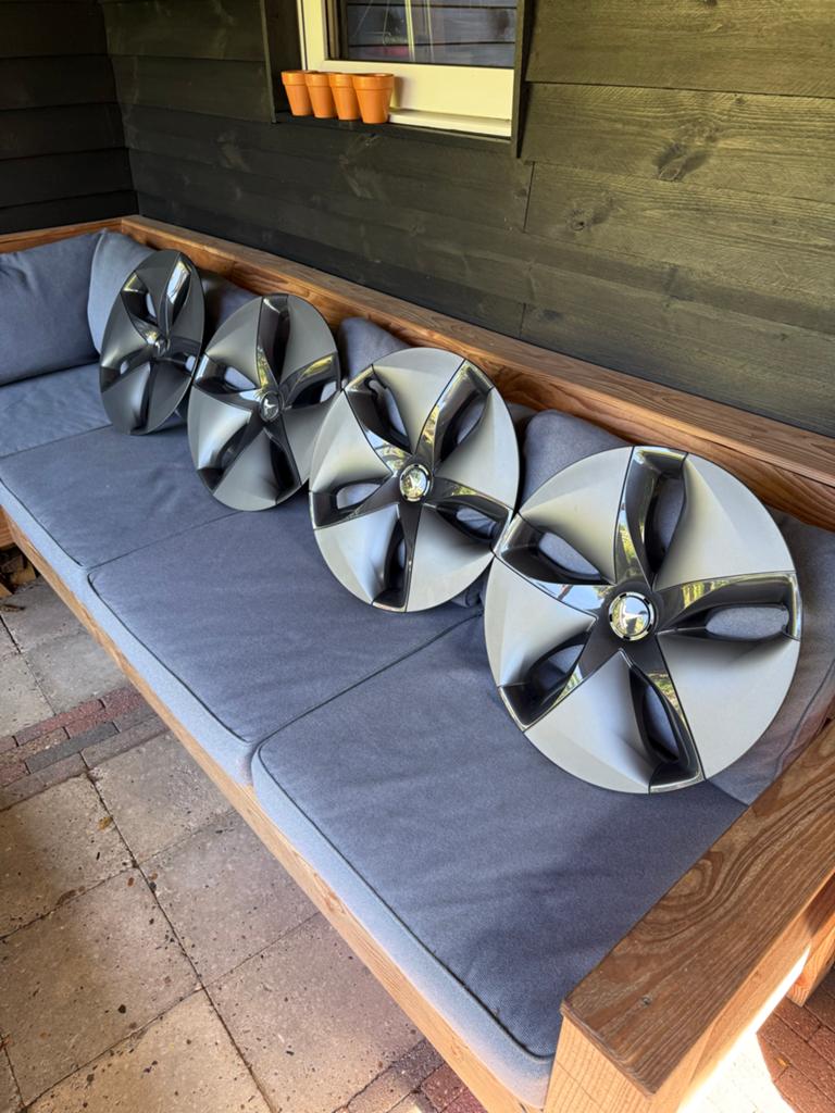 4x Tesla Model 3 18” Aero covers wieldoppen, Ophalen, Zo goed als nieuw