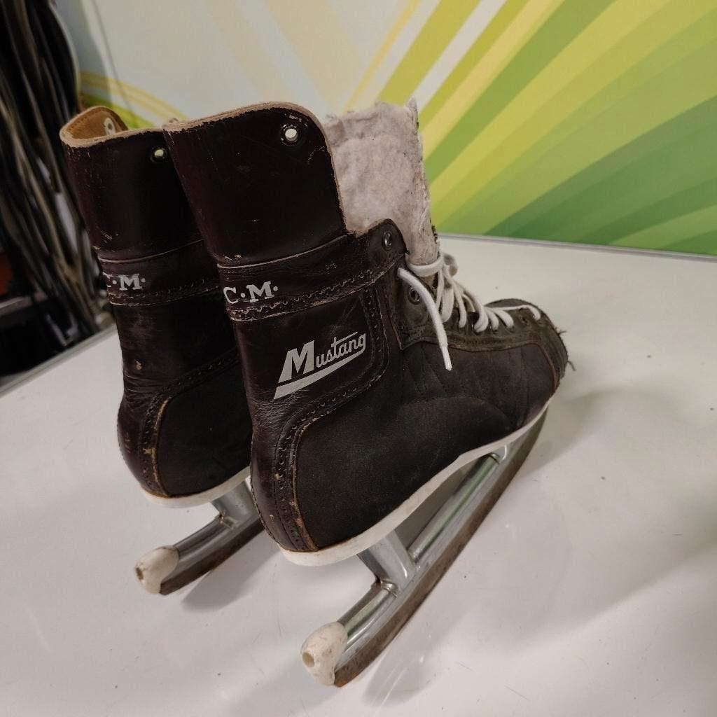 Foto 4 van schaatsen Mustang maat 8 ``Vintage schaatsen``