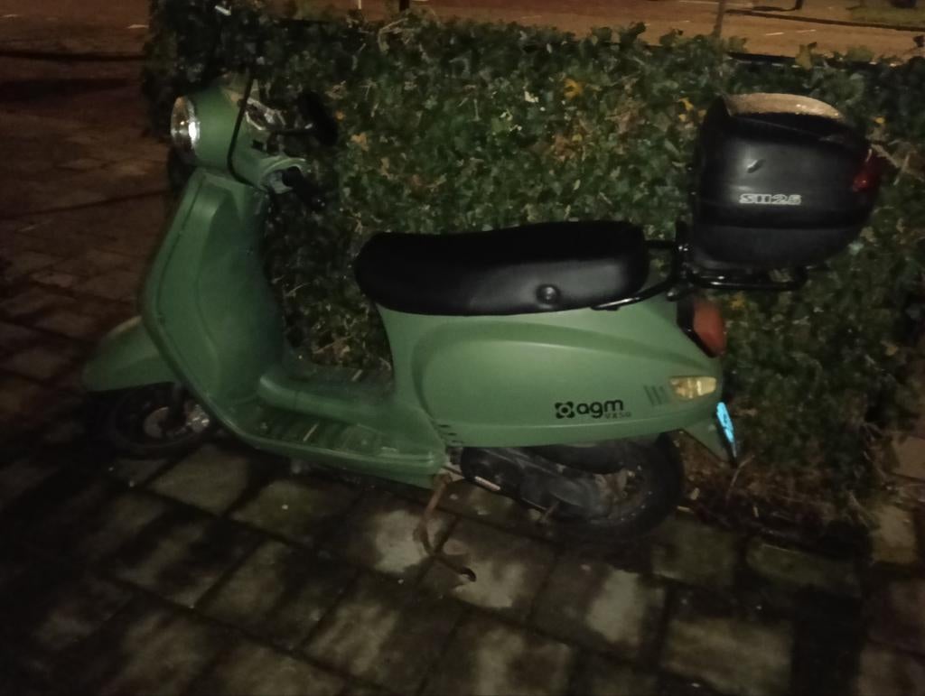 Nette AGM scooter, Fietsen en Brommers, Scooters | Overige merken, Gebruikt, Benzine, Ophalen of Verzenden