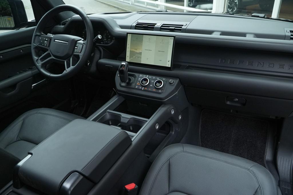 Land Rover Defender 110 2.0 P300e X-Dynamic HSE I Pano I 22, Automaat, Gebruikt, Zwart, 4 cilinders