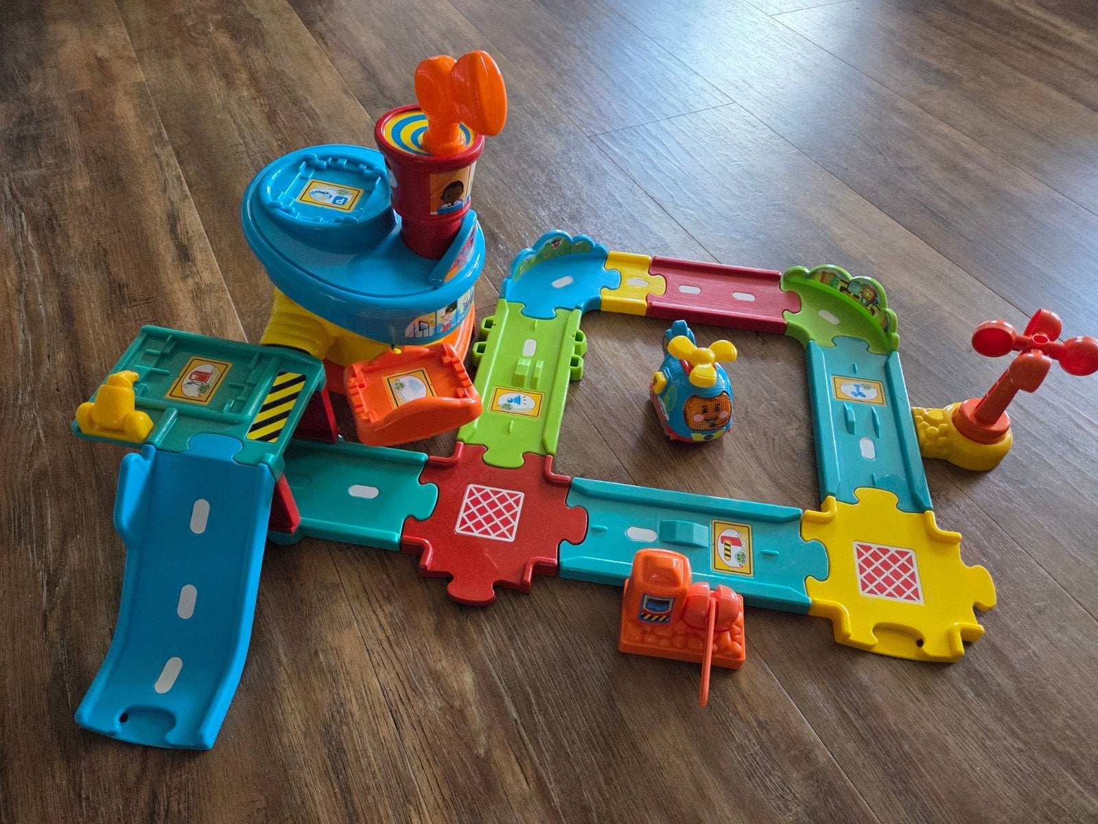 VTech Toet Toet vliegveld, Ophalen, Gebruikt, Auto, Met licht