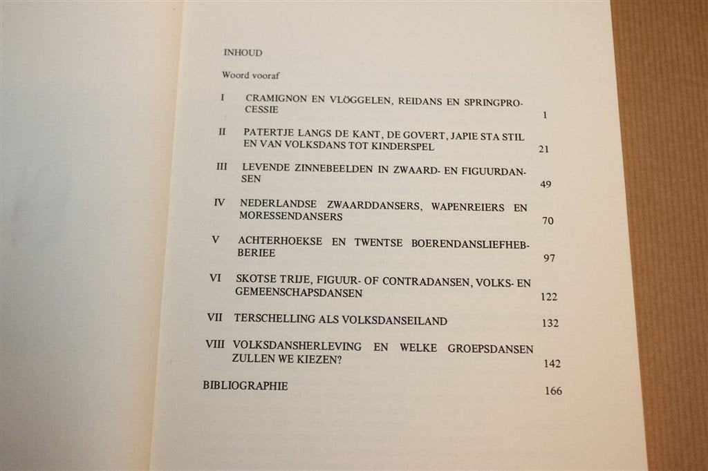 Volksdansen Vroeger en Nu — Nederlandse Traditie, Boeken, Ophalen of Verzenden, Gelezen