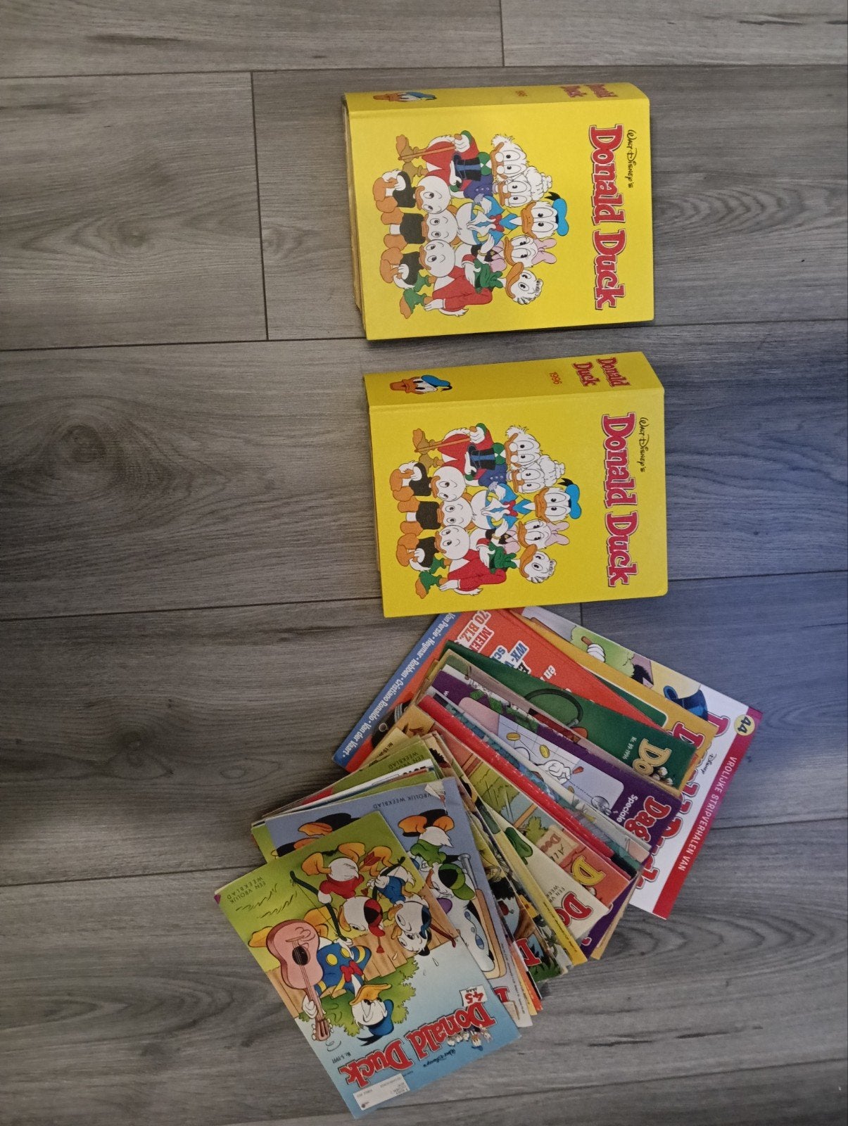 Donald Duck stripboeken en bewaardozen, Meerdere stripboeken, Ophalen of Verzenden, Gelezen