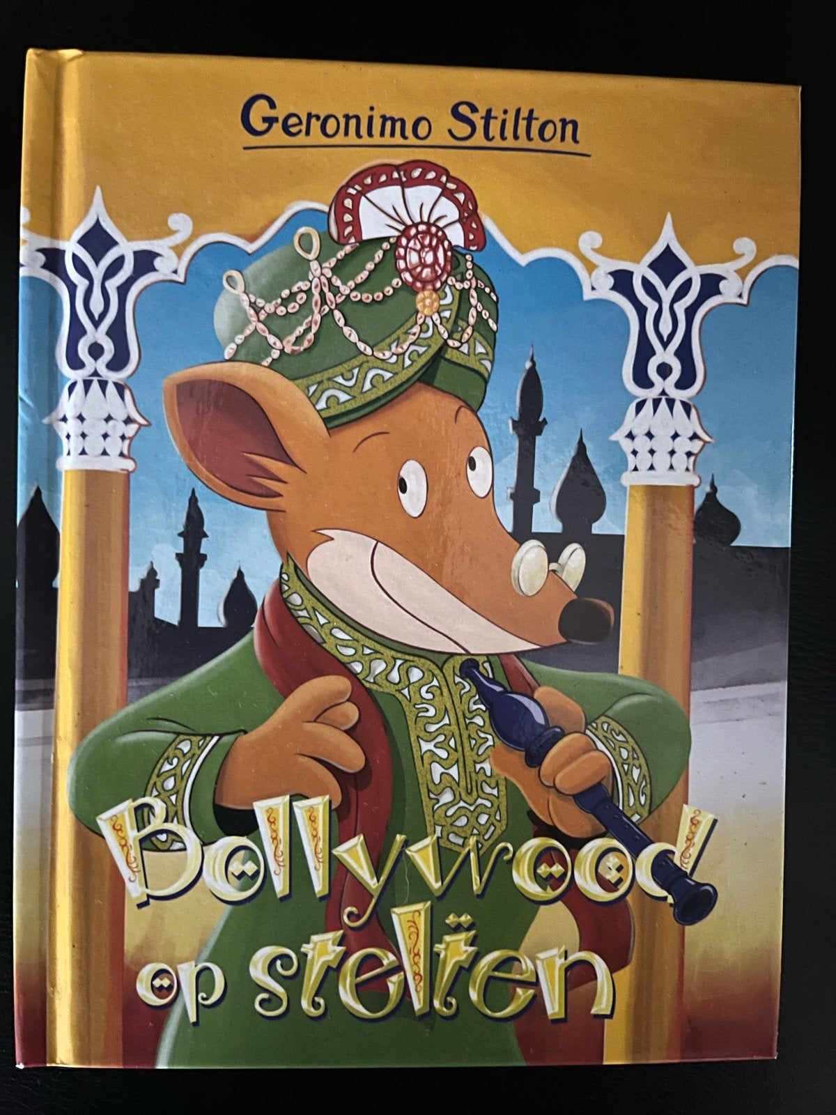 Geronimo Stilton - Bollywood op stelten, Ophalen of Verzenden, Zo goed als nieuw, Fictie algemeen