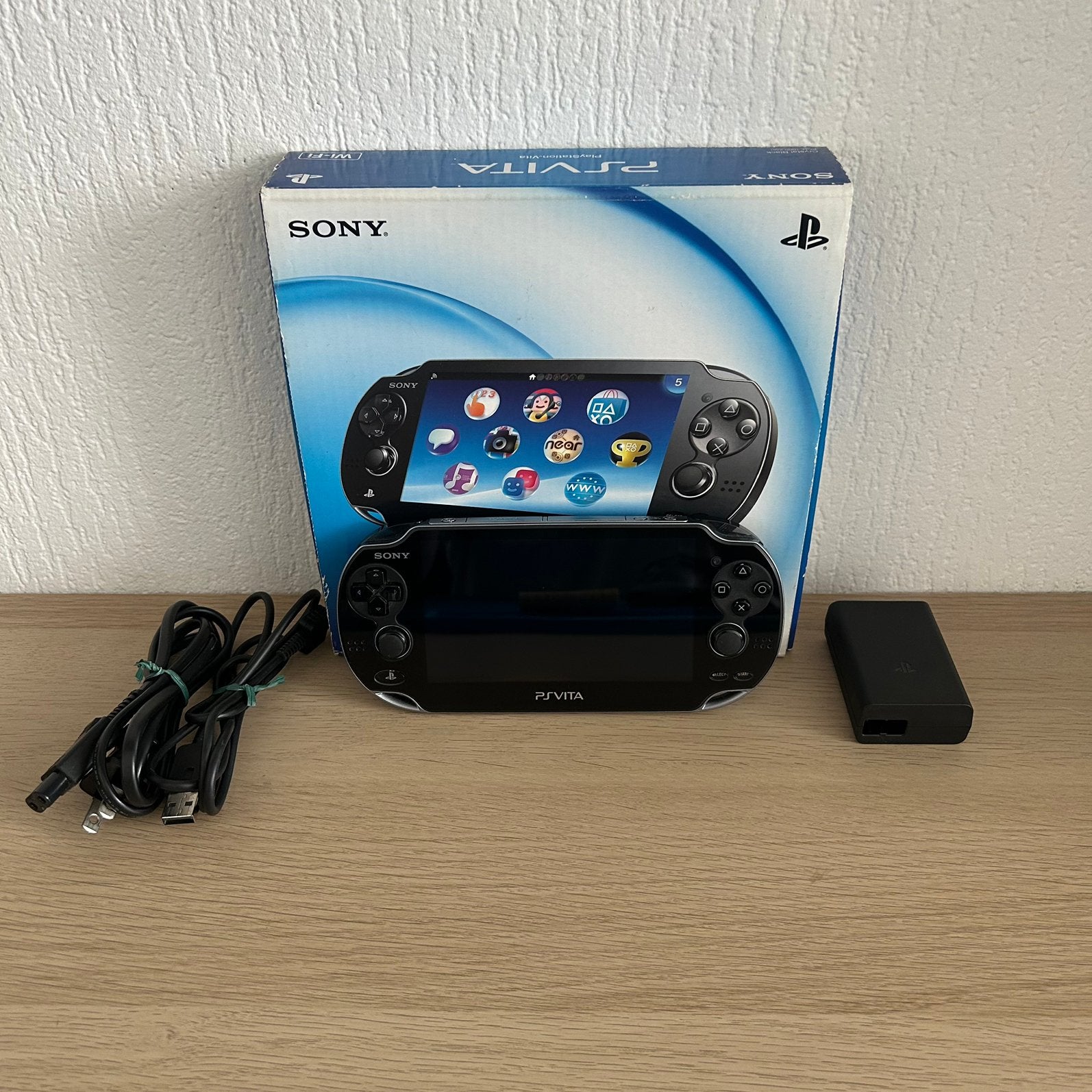 PlayStation Vita Crystal Black PCH-1000 OLED, Spelcomputers en Games, Spelcomputers | Sony PSP, Zo goed als nieuw, Verzenden