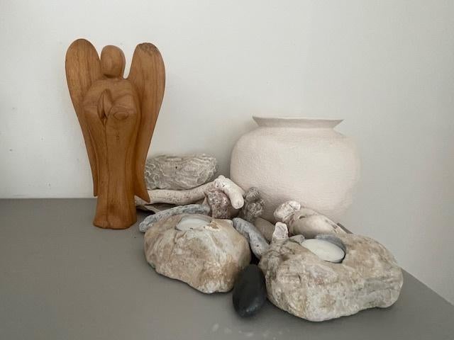 Handgesneden houten beeld Engel beschermengel. Gestyleerd., Antiek en Kunst, Kunst | Beelden en Houtsnijwerken, Ophalen, Handgemaakt