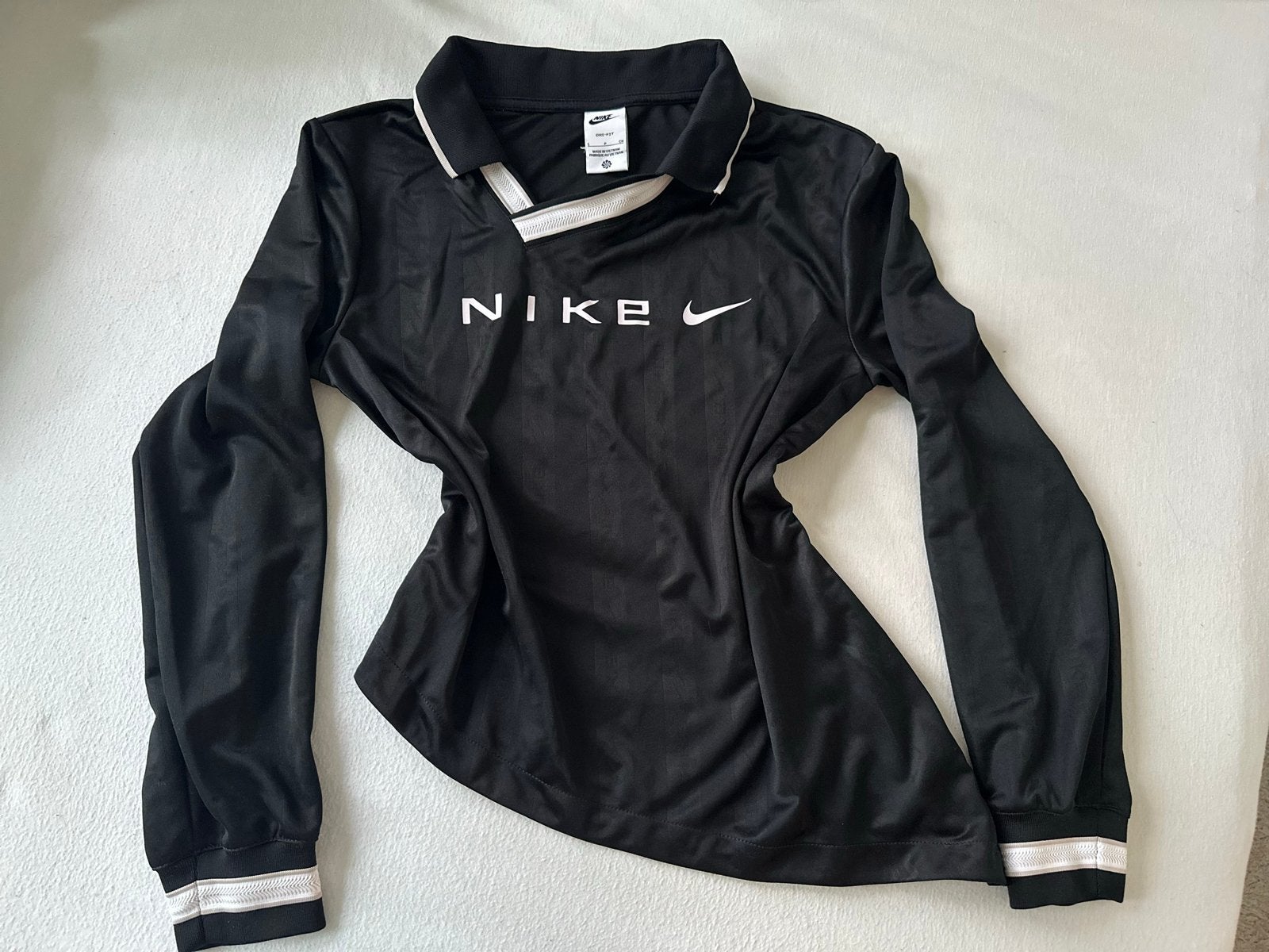 Nike Asymmetrisch Shirt Maat S - Zwart met Witte Details, Zwart, Ophalen of Verzenden, Zo goed als nieuw, Lange mouw