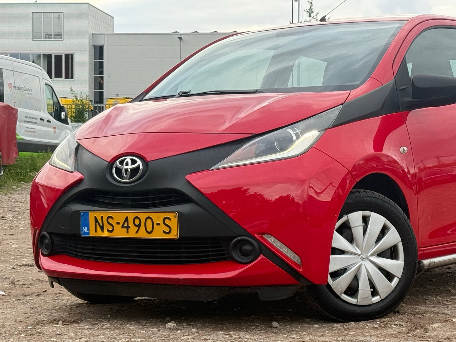 Toyota Aygo 1.0 VVT-i x-fun/ SIDE BARS/ AIRCO/ ZEER ZUINIG, Voorwielaandrijving, Gebruikt, Euro 6, Origineel Nederlands