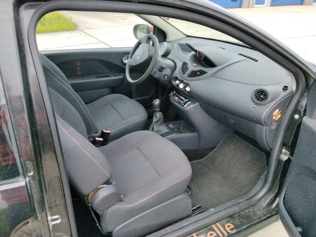 Renault Twingo 1.2 16V 2010 Zwart, Auto's, Renault, 839 kg, Zwart, 4 cilinders, 4 stoelen