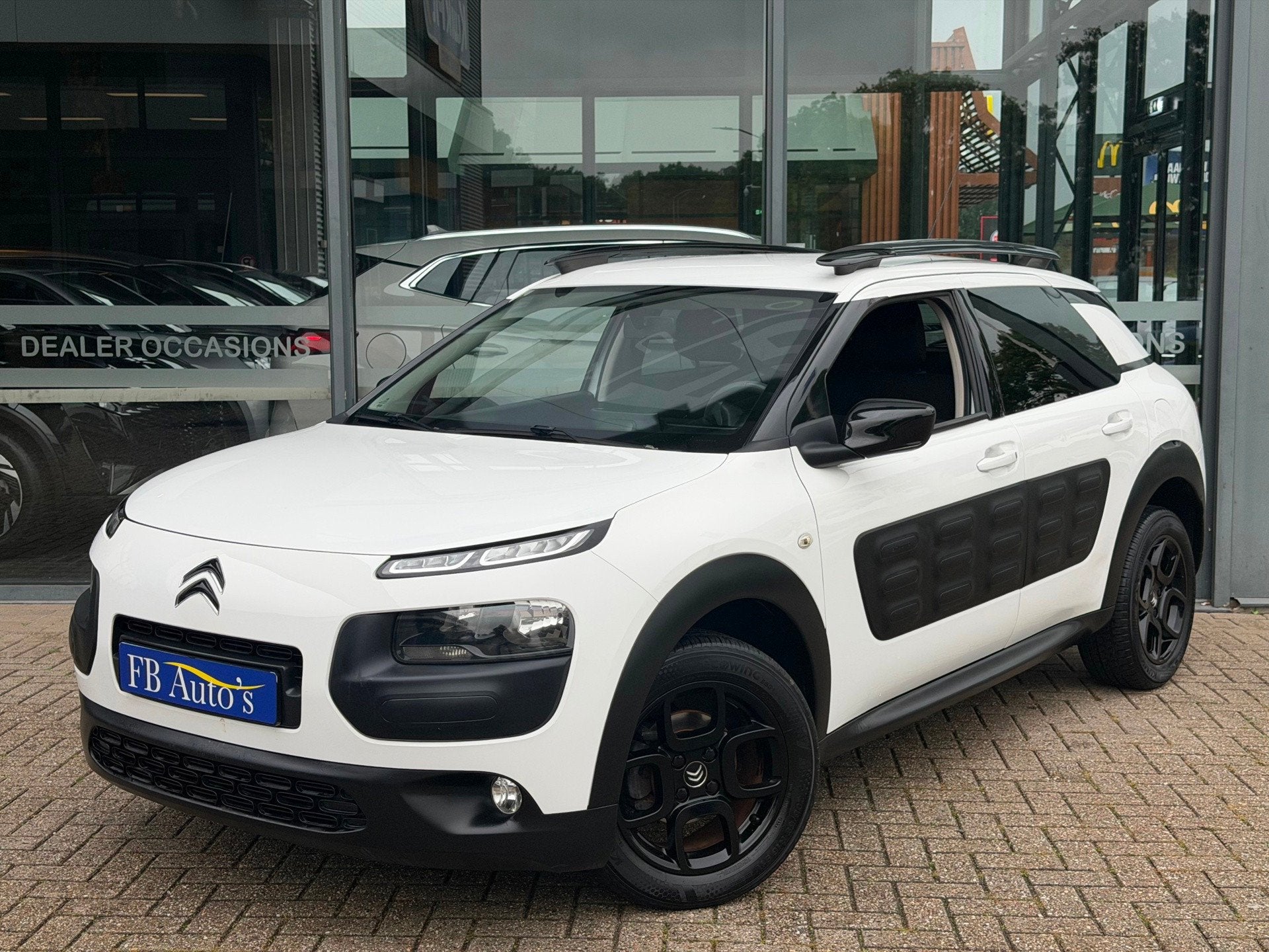 Citroen C4 Cactus 1.2 PureTech Shine Airco Lmv, Voorwielaandrijving, Stof, Gebruikt, Zwart
