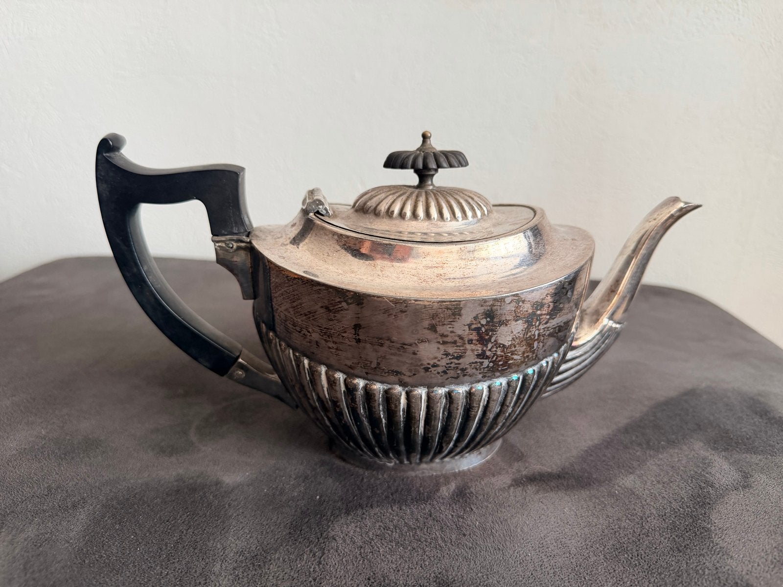 Antieke verzilverde theepot met ebbenhouten handvat, Antiek en Kunst, Ophalen of Verzenden, Zilver
