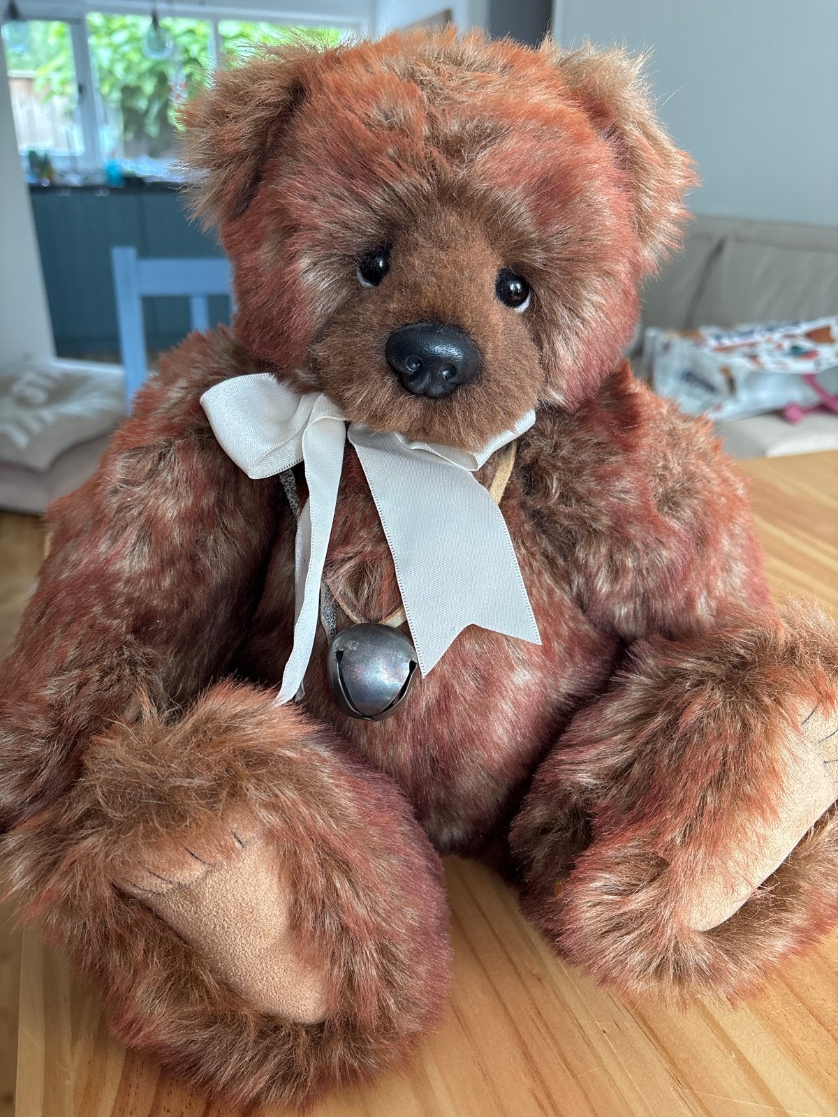 Charlie Bears knuffelbeer met belletje, Gebruikt, Overige merken, Beer, Ophalen of Verzenden