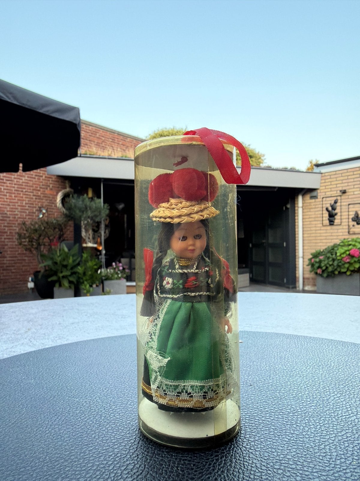 Vintage Zwarte Woud Poppetje in Koker - Souvenir, Verzamelen, Poppen, Ophalen of Verzenden, Gebruikt, Pop