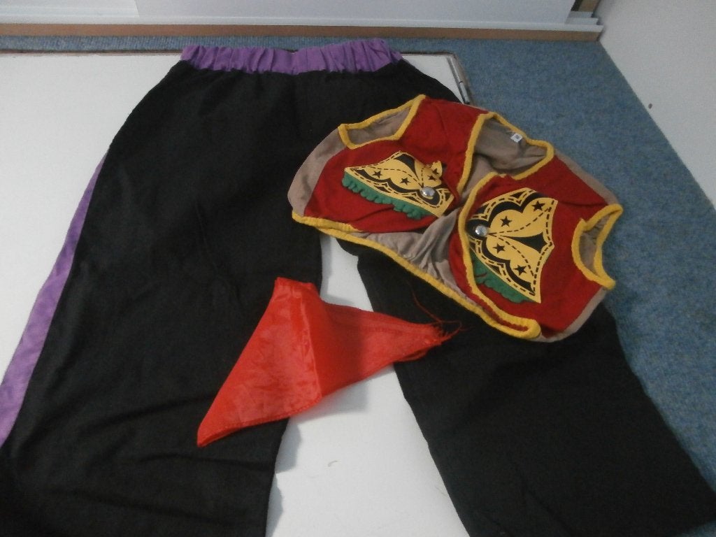 Cowboy pak verkleedkleding met rood hesje met zwarte broek, Ophalen of Verzenden, Gebruikt, Jongen of Meisje, Setje