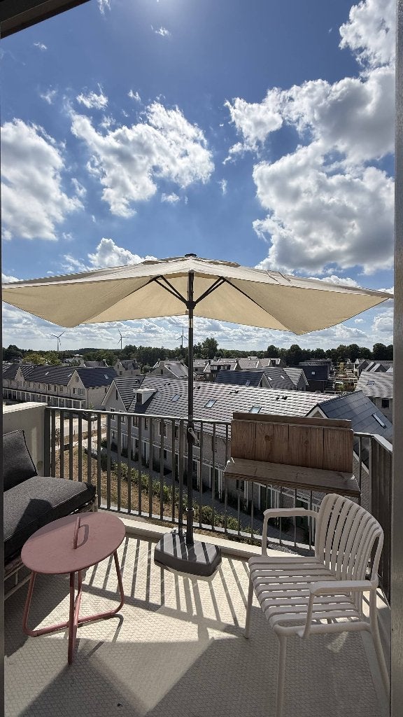 balkonparasol ecru met hendel, Tuin en Terras, Ophalen, Kantelbaar, Zo goed als nieuw, 1 tot 2 meter