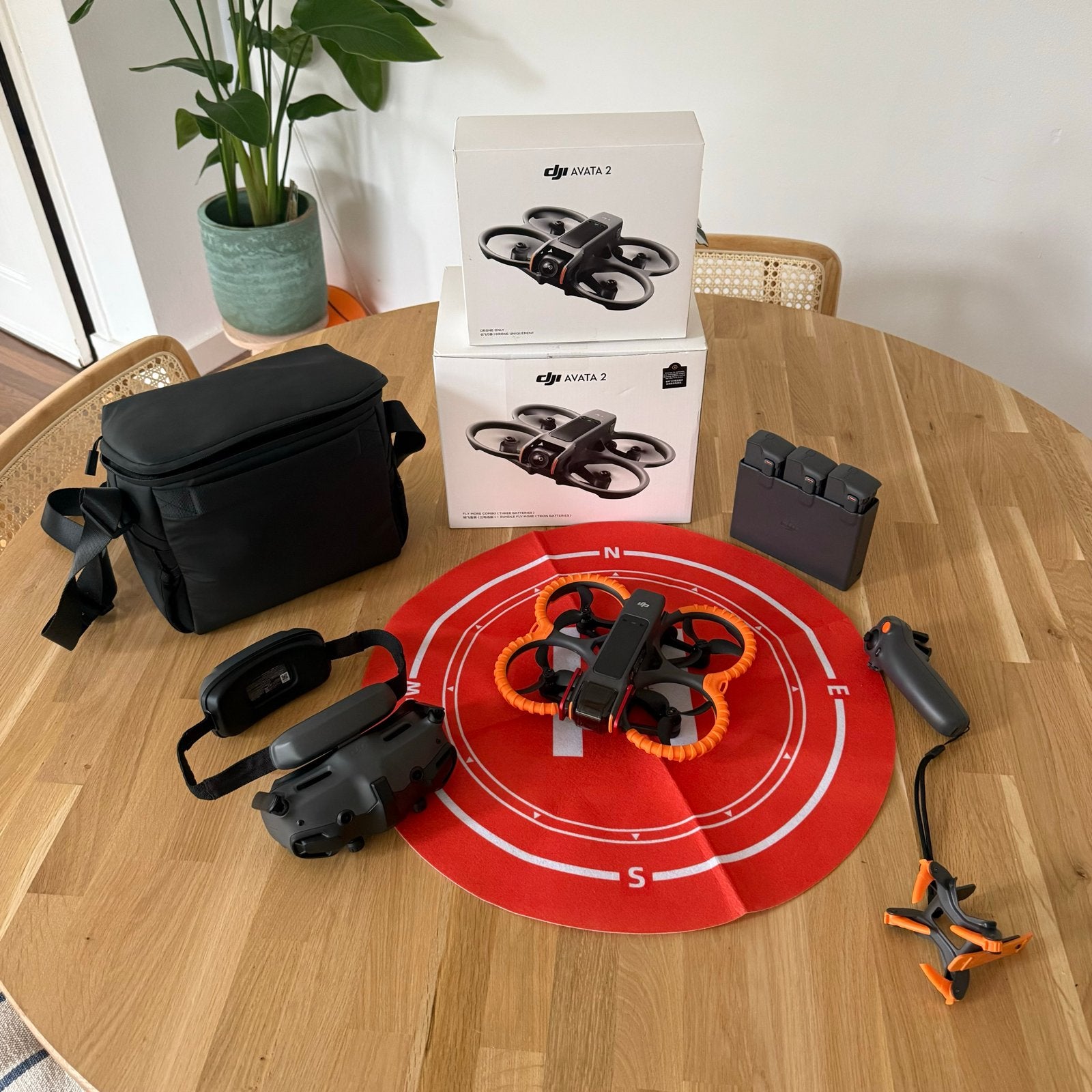 DJI Avata 2 Fly More Combo met Goggles 3 en Motion Controlle, 250 tot 900 gram, Zo goed als nieuw, Professionele drone, 1 tot 5 kilometer
