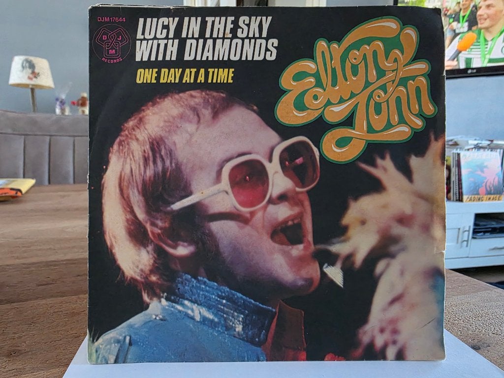 7" Single Elton John - Lucy In The Sky With Diamonds / One D, Ophalen of Verzenden, Gebruikt, Pop
