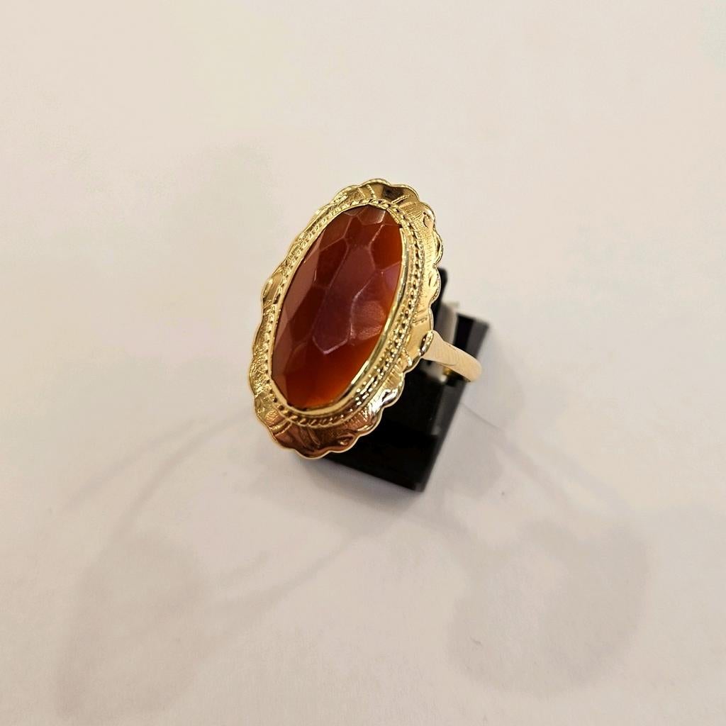 Vintage 14 karaats gouden ring bezet met Carneool geelgoud, 20 of groter, Ophalen of Verzenden, Zo goed als nieuw, Met edelsteen