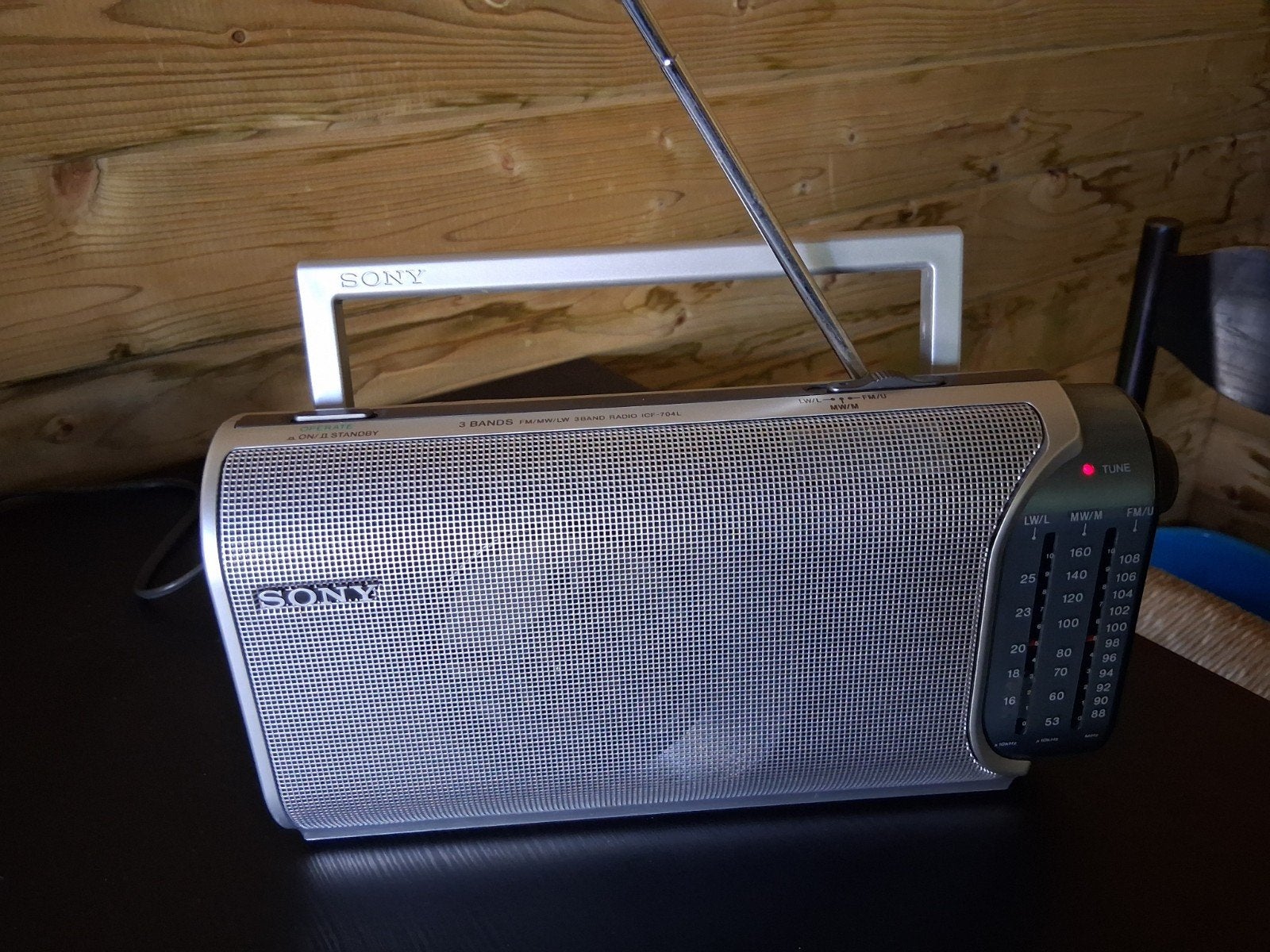Sony ICF-704L draagbare radio met 3 banden, Ophalen of Verzenden, Zo goed als nieuw, Transistorradio