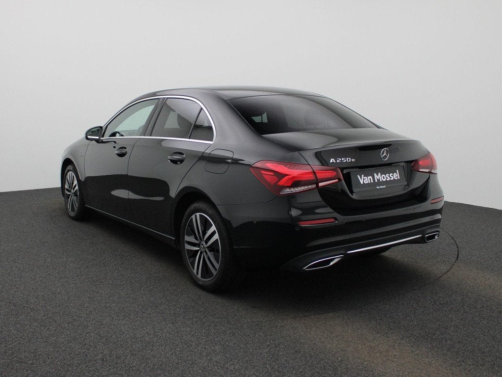 Mercedes-Benz A-Klasse Limousine A 250 e | Lederen Bekleding, Auto's, 12 maanden, Stof, Gebruikt, Zwart