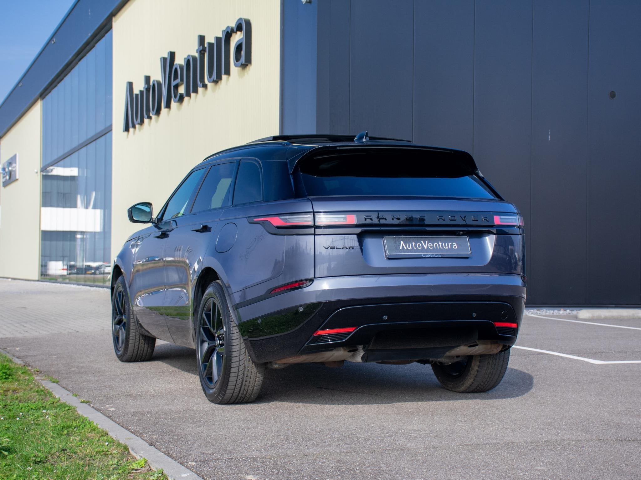 Land rover Range Rover Velar 2.0 P400e AWD Dynamic SE PHEV |, Auto's, 404 pk, Gebruikt, 4 cilinders, 2000 kg